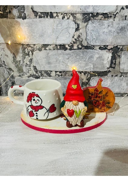 Renkli Fincan Takımı ve Noel Baba Figürlü Dekorasyon Objesi modelleri