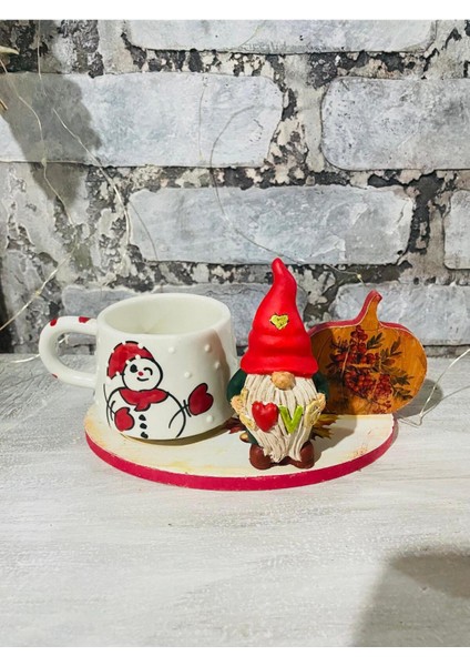 Renkli Fincan Takımı ve Noel Baba Figürlü Dekorasyon Objesi fırsatları