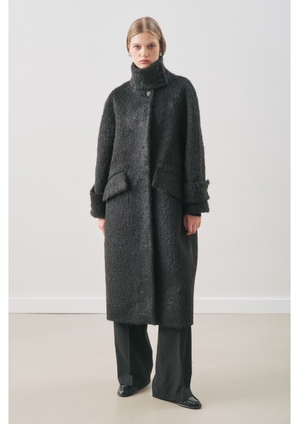 Bouchle Geniş Yakalı Kaban Siyah