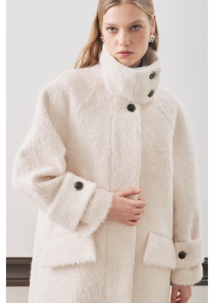 Bouchle Geniş Yakalı Kaban Ekru indirimleri