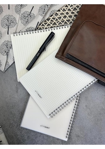 Tanıtım A5 (15X21CM) Boyutunda Şeffaf Kapağa Sahip Yırtılmaz Su Geçirmez Spiralli 60 Yapraklı (Çizgili)