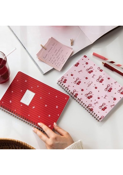 A5 Spiralli Karton Kapak 2’li Set Düz Çizgisiz Okul Defteri 80 Yaprak, Ders Programlı Kiraz