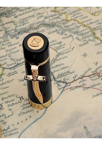 Genève – Lüks ve Ergonomik Dolma Kalem & Tükenmez Kalem – Fatih Sultan Mehmed Özel Seri – Alman M Uç, Altın Kaplama – Evrensel Refill, Premium Hediye Kutulu (Tükenmez Kalem) indirimleri