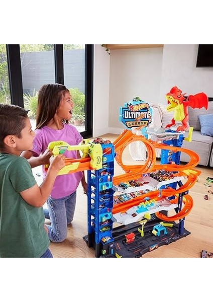 Wheels 2 Adet Metal Araba ile Birlikte Gelen, 50'den Fazla 1:64 Ölçekli Araba Için Saklama Alanına Sahip, 4 Katlı Oyun Pisti Içeren Hot Wheels Şehri Yeni Ultimate Garaj ile Ejderhayı Yen, HKX48 fiyatları