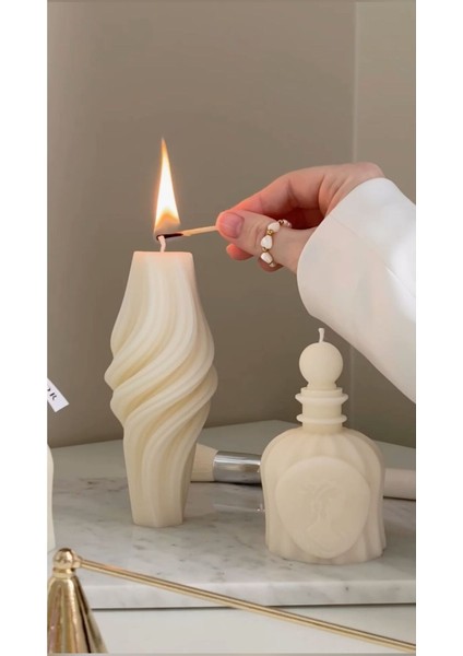 Candle El Yapımı Kokusuz Burgulu Vazo Dekoratif Kalıp Mum– Kırık Beyaz -20*7 cm