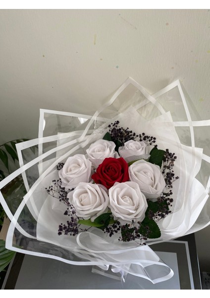 7 Li Yapay Beyaz Gül Buketi