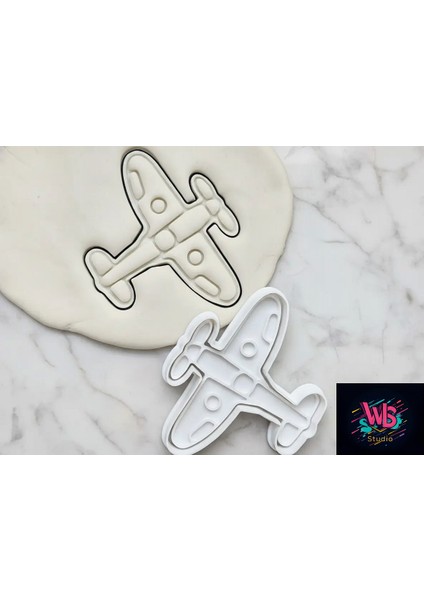 Uçak Şeklinde Kurabiye Kalıbı ve Şeker Hamuru Şekillendirici fiyatları