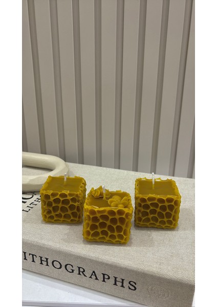 %100 Doğal ve Saf Bal Mumu 4x4 cm 3 Adet