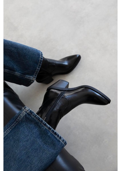 Jose Kadın Kırışık Deri Topuklu Bot Siyah