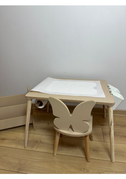Krem Kelebek Etkinlik Masası