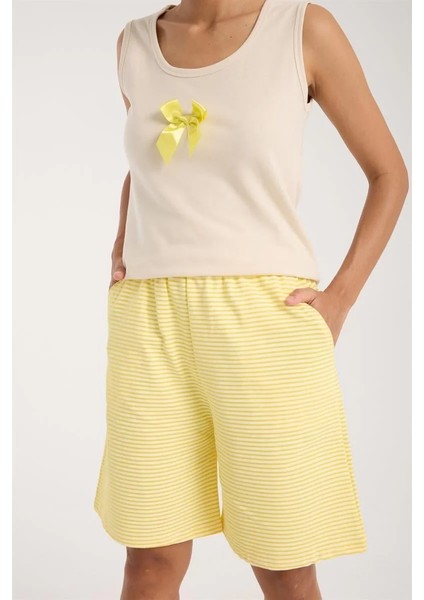 Kadın Beyaz Kurdele Detaylı Sarı Çizgili Şortlu Pijama Takımı fırsatları