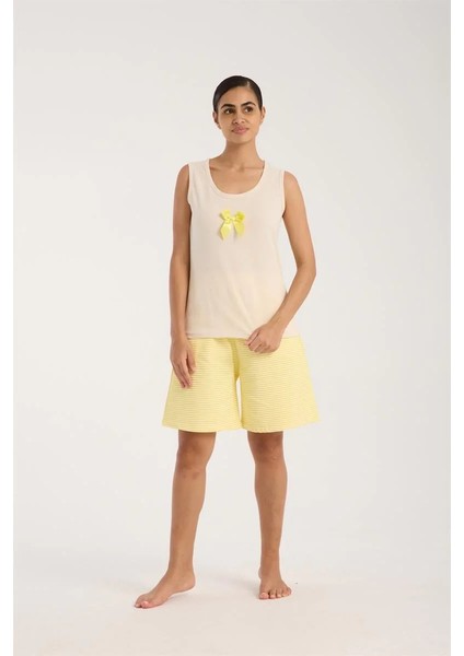 Kadın Beyaz Kurdele Detaylı Sarı Çizgili Şortlu Pijama Takımı indirimleri