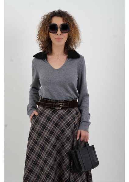 Koyu Gri Ön V Özel Yaka Kazak