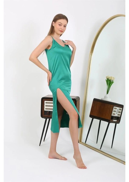 Yırtmaçlı Uzun Saten Gecelik Zümrüt