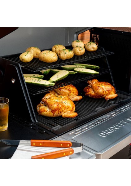 Gravity Serisi 1150 Dijital Kömürlü Smoker Mangal modelleri