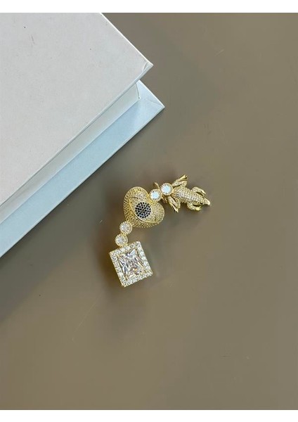 Taşlı Kıkırdak Küpe - Altın