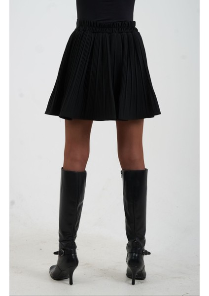 Siyah Içi Şort Astarlı Piliseli Mini Etek