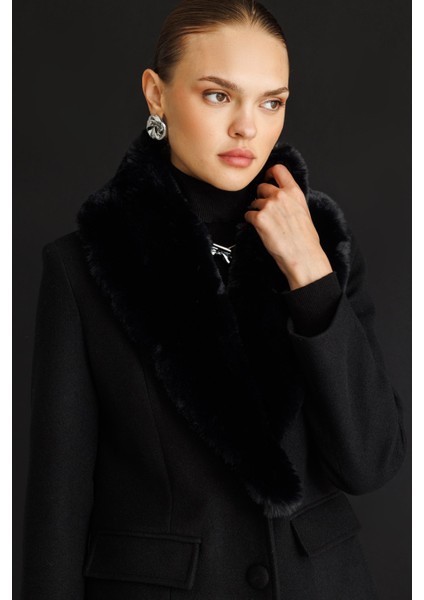 Yakası Kürklü Uzun Siyah Yünlü Kaşe Palto modelleri