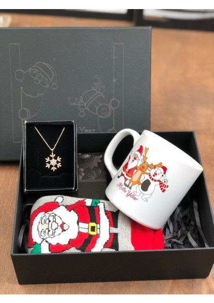 Yılbaşı Temalı Özel Kutuda Kupa, Çorap ve Kar Tanesi Kolye Hediye Seti