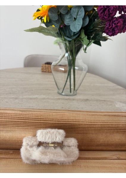 Peluş Kürk Mandallı Saç Tokası Krem Renk fiyatları