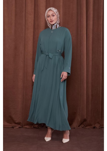 Yeşil Yanları Pileli Düğme Detaylı Ferace