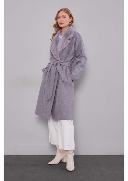 Gri Peluş Detaylı Kaşe Kaban