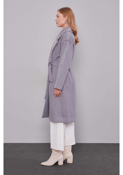 Gri Peluş Detaylı Kaşe Kaban