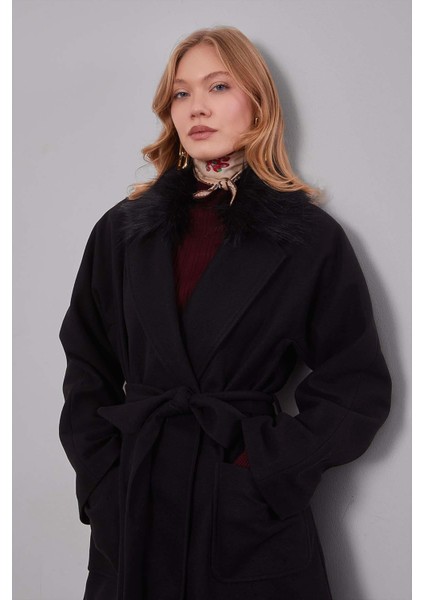 Siyah Yakası Küklü Kuşaklı Kaşe Kaban