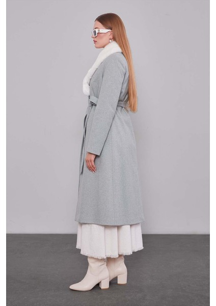 Mint Yeşili Yakası Kürklü Kaşe Kaban