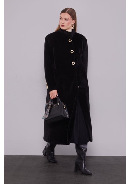 Siyah Gold Aksesuar Detaylı Kürk Kaban