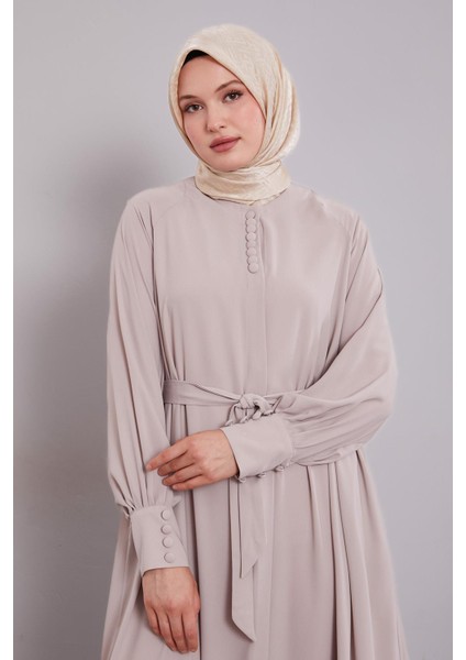 K.bej Düğme Kapamalı Ferace modelleri