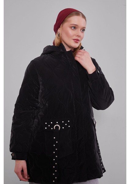 Siyah Cep Taş Detaylı Kapitone Mont
