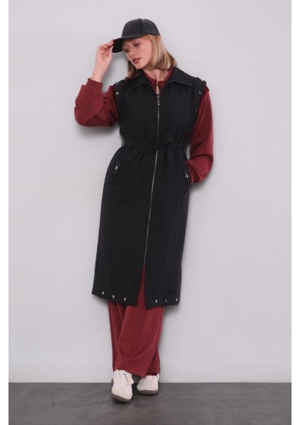 Siyah Cep Aksesuar Detaylı Yelek