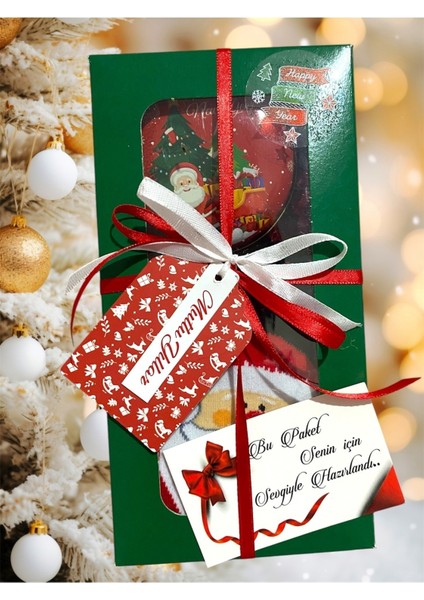 Yılbaşı Hediye Seti: Renkli Çorap ve Güzel Kokulu Mum Paketi