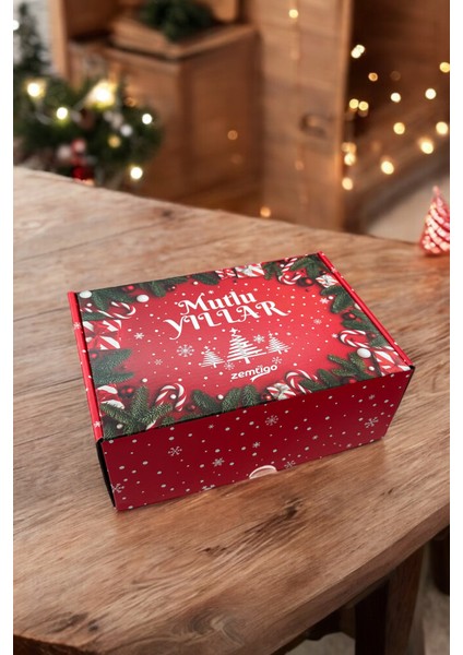 Yeşil Noel Temalı Kahve Bardağı, Termos, Mini Kar Küresi ve Yılbaşı Hediye Seti fırsatları