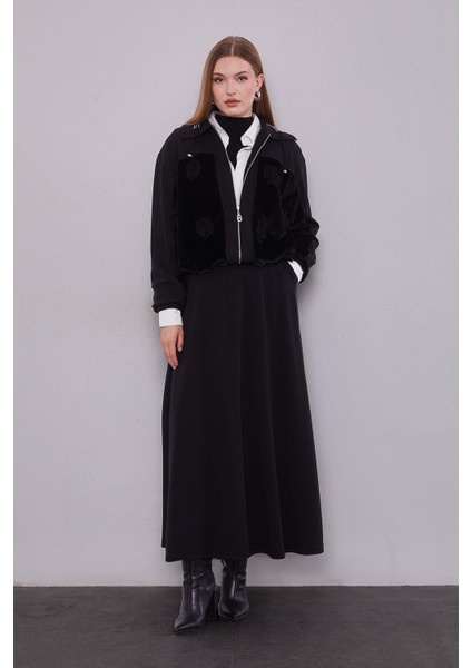 Siyah Yaka Taşlı Gül Detay Etek Takım