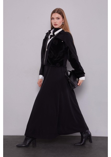 Siyah Yaka Taşlı Gül Detay Etek Takım fiyatları