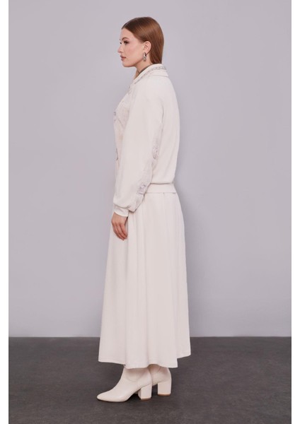 Krem Yaka Taşlı Gül Detay Etek Takım modelleri