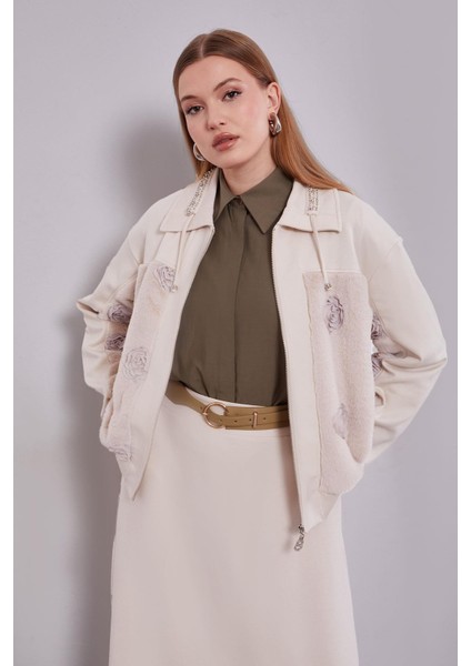 Krem Yaka Taşlı Gül Detay Etek Takım fırsatları