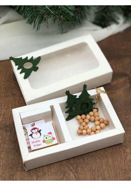 Yılbaşı Temalı Ahşap Yıldız Anahtarlık ve Madlen Çikolata Seti, 3 Adet, Kutuda