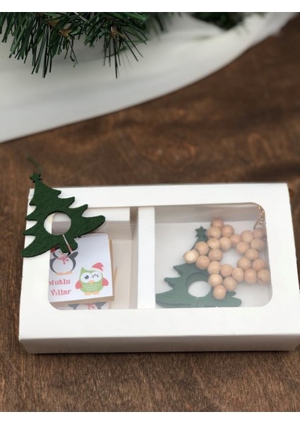 Yılbaşı Temalı Ahşap Yıldız Anahtarlık ve Madlen Çikolata Seti, 3 Adet, Kutuda fiyatları