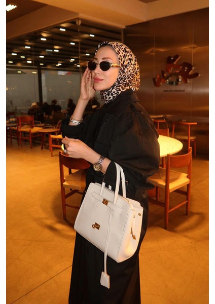 Beyaz Deri Aksesuar Detaylı El Çantası indirimleri