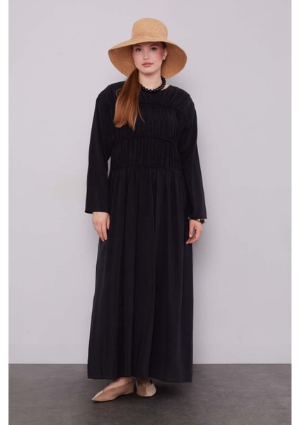 Siyah Büzgü Detaylı Elbise