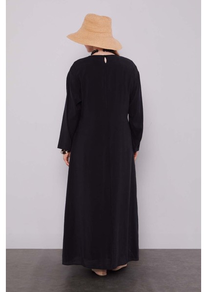 Siyah Büzgü Detaylı Elbise