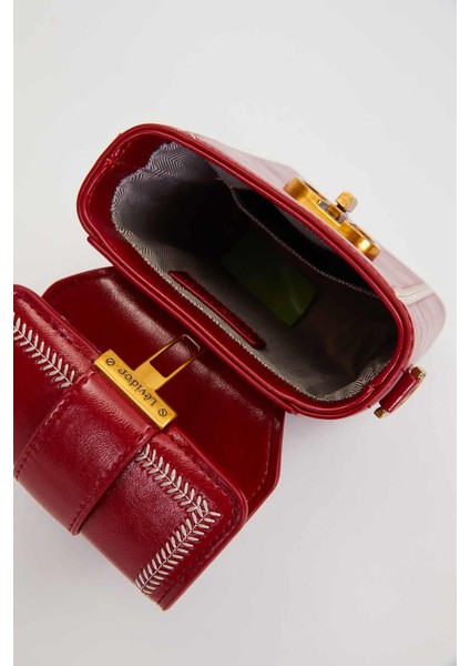 Kırmızı Dikdörtgen Formlu El Çantası modelleri