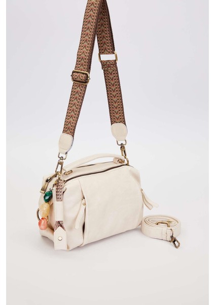 Beyaz Çoklu Aksesuar Detaylı Omuz Çantası fiyatları