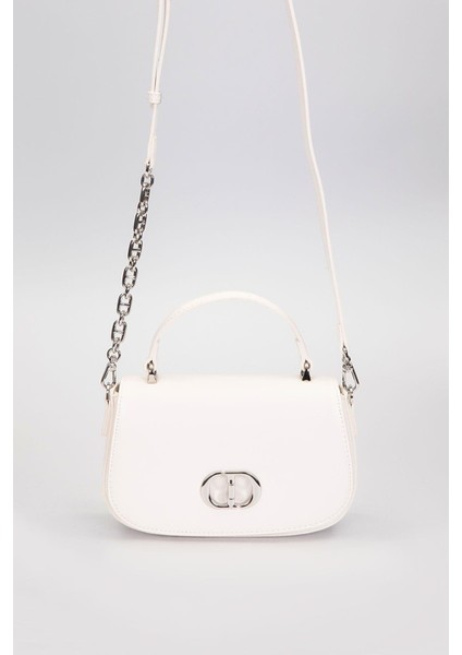 Beyaz Aksesuar Kapaklı Omuz Çantası