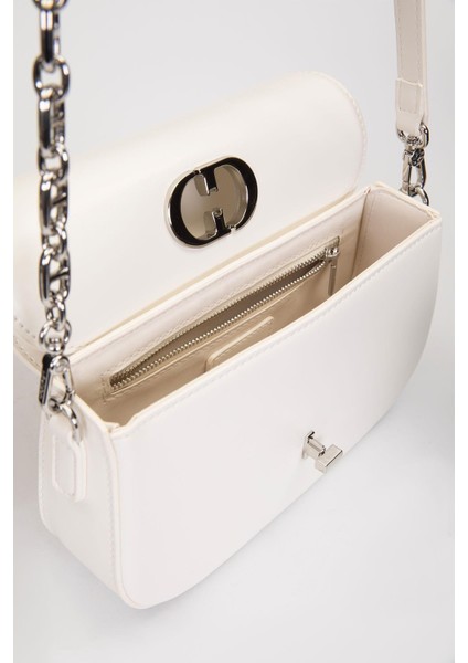 Beyaz Aksesuar Kapaklı Omuz Çantası modelleri