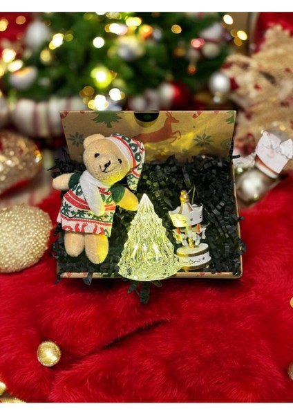 Yılbaşı Temalı Anahtarlık, Kristal Çam Ağacı Lamba ve Atlı Karınca Süsleri indirimleri