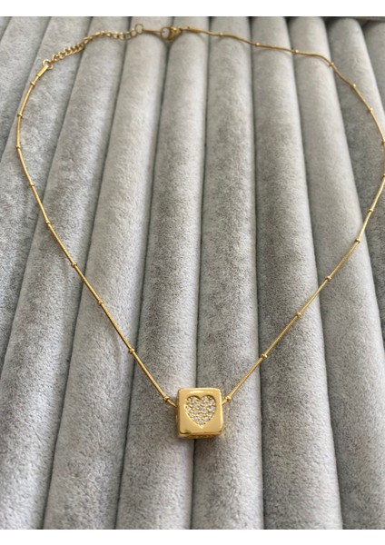 Çelik Kolye “kalp”küp 1x1 Cm. Kolye Gold-Özel Kutusunda modelleri